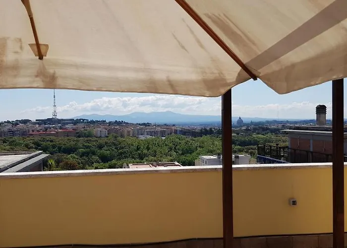 Superattico Con Vista Sul Centro E I Colli Albani Apartment Rom